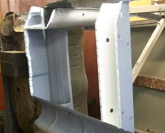 Austin Mini City - Painting the surrounding bodywork.