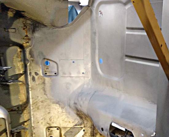 Austin Mini City - the floor and toe-board etch-primed.